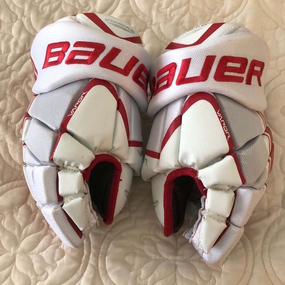 Men’s hockey gloves NEW!!